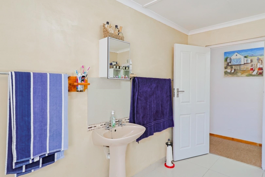 5 Bedroom Property for Sale in Gansbaai Central Western Cape